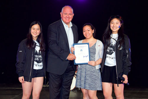 Mayor Frank Scarpitti presenting the Markham Youth Awards